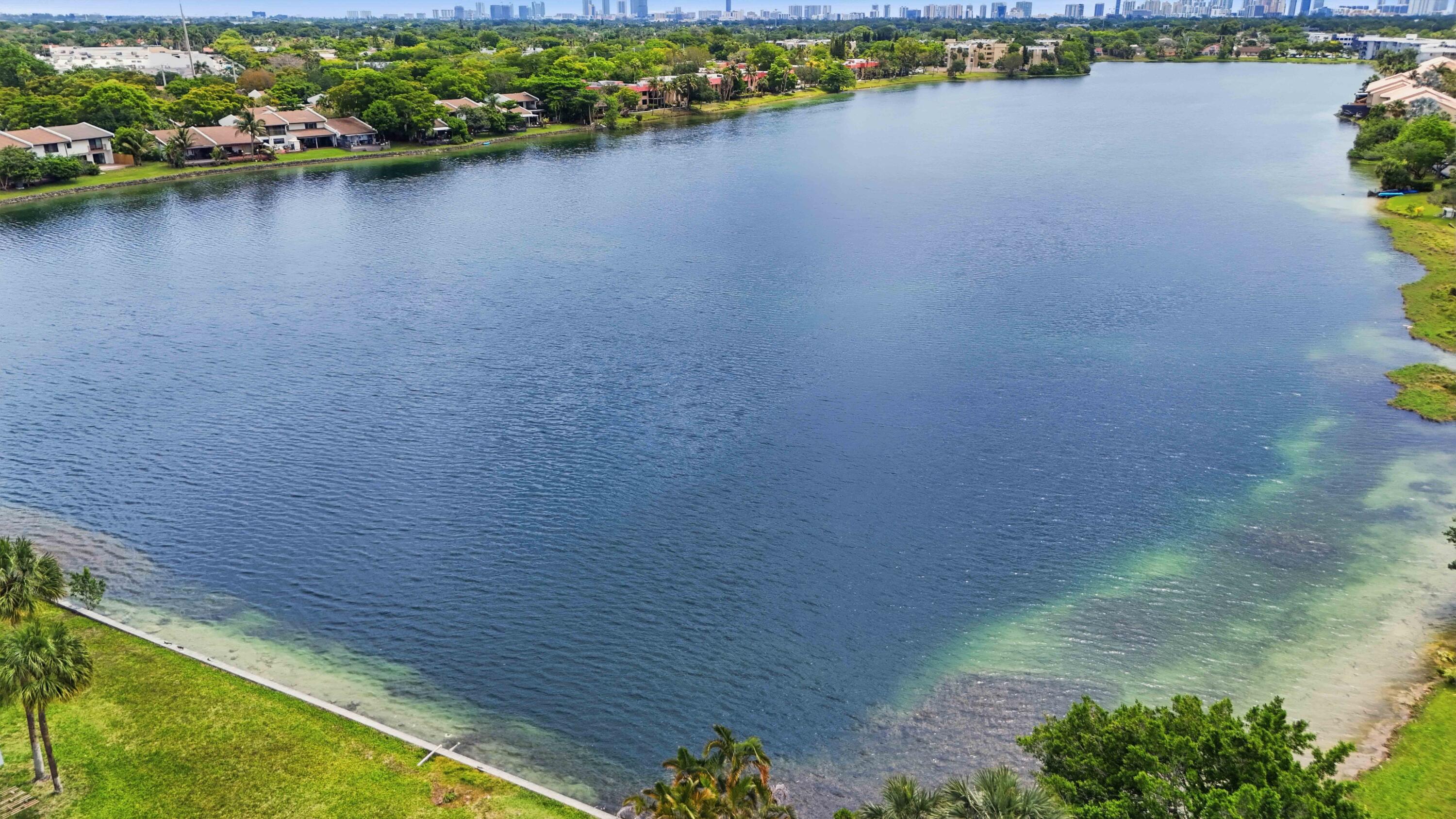 COCO WOOD CONDO - Residential