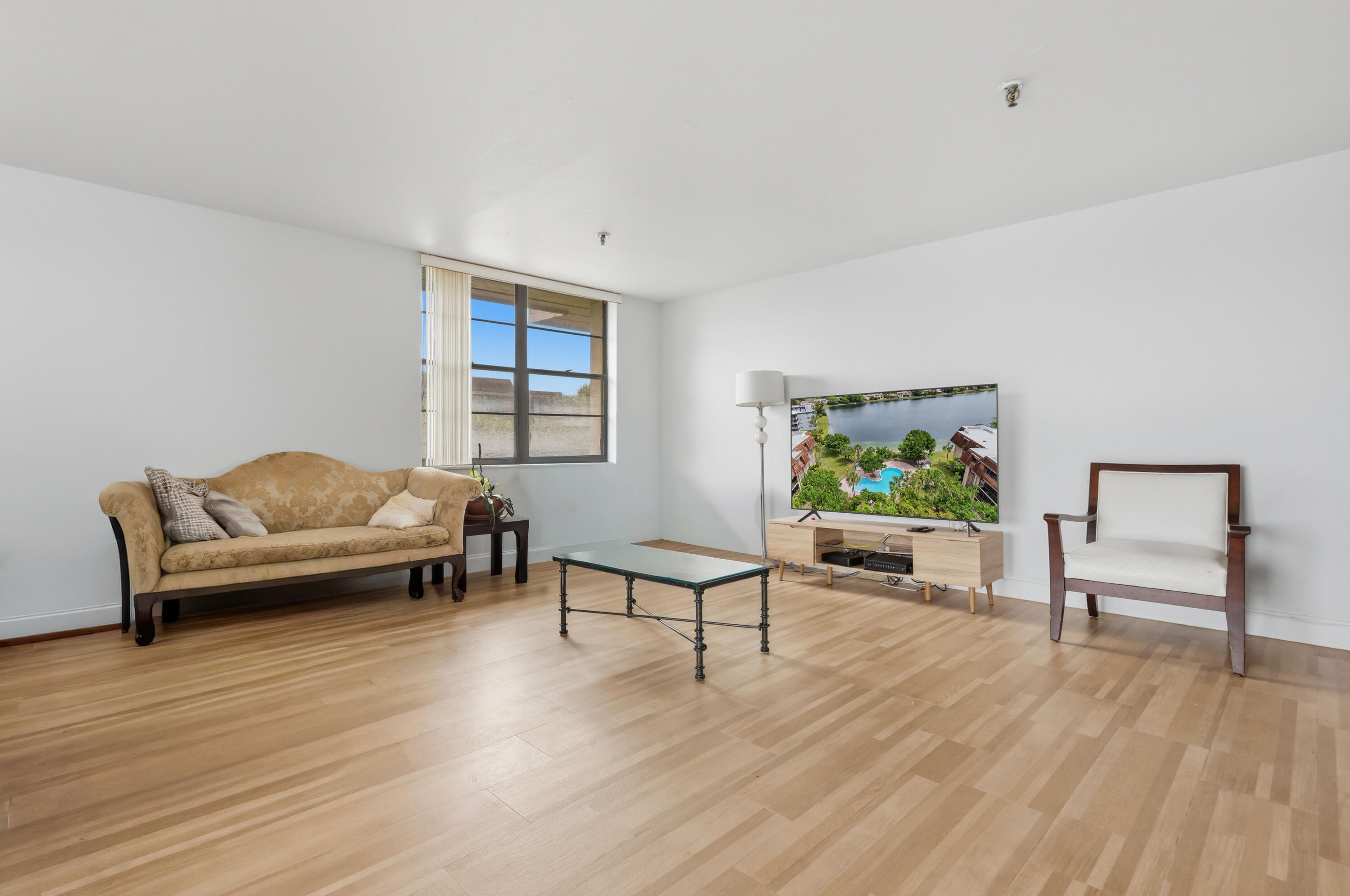 COCO WOOD CONDO - Residential