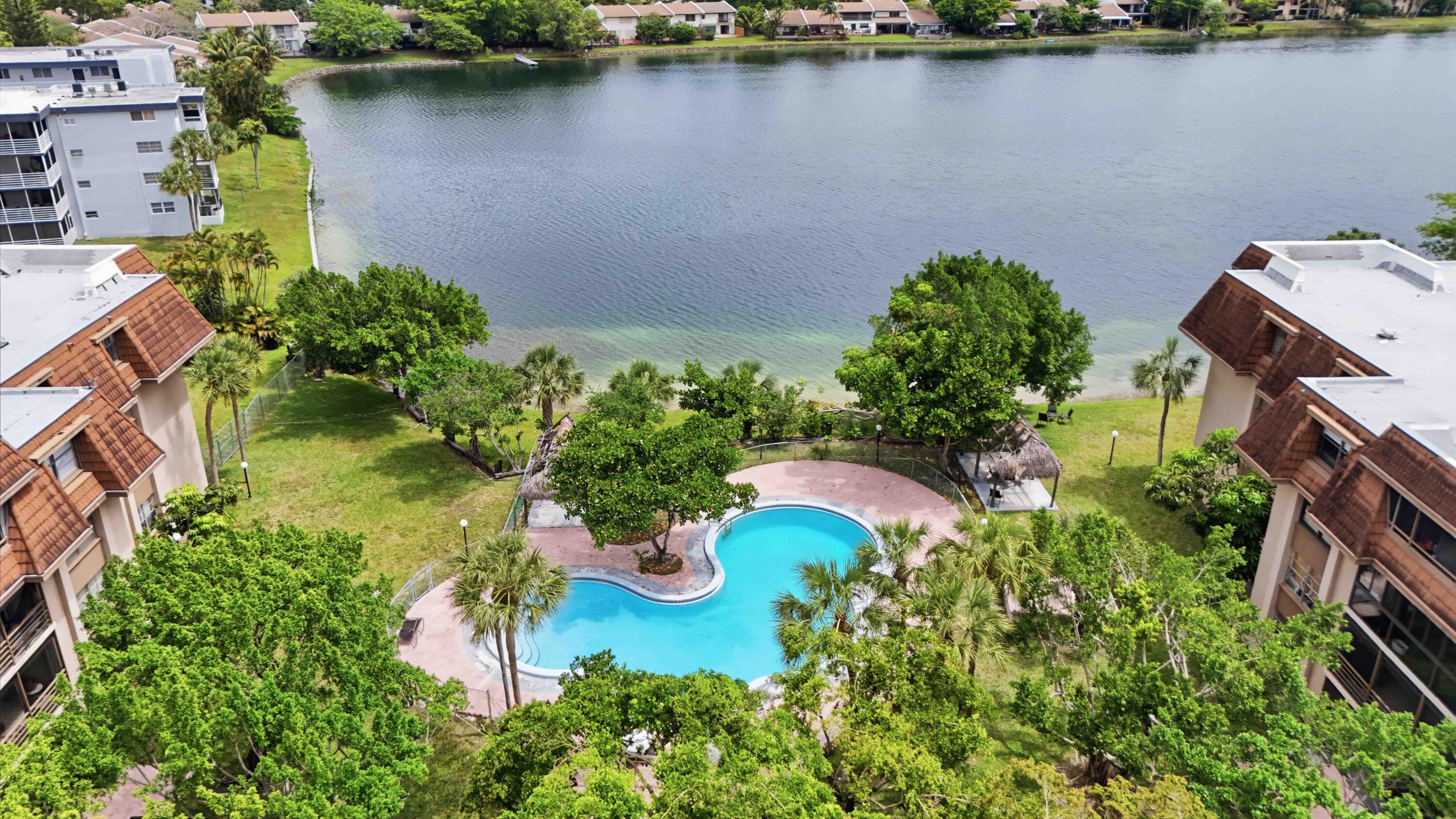COCO WOOD CONDO - Residential