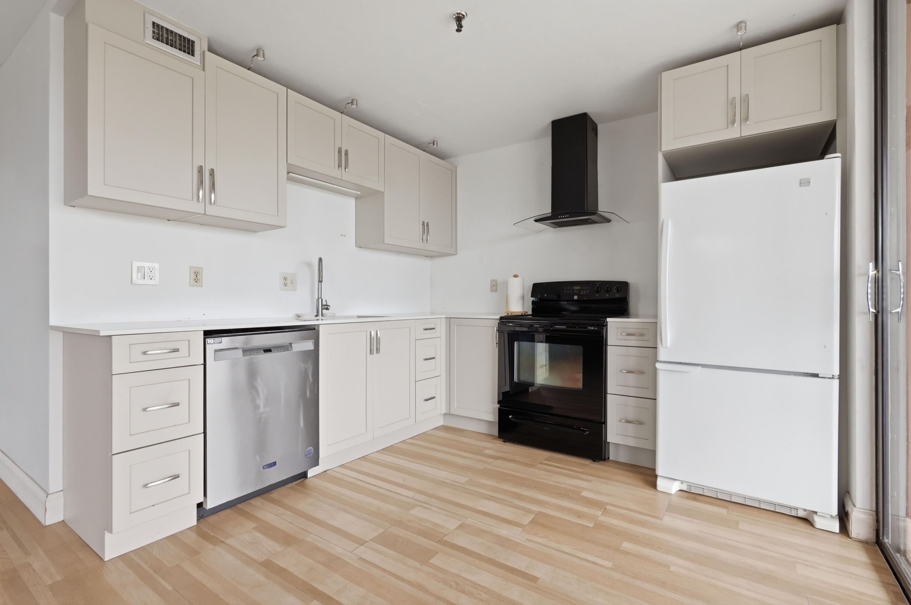 COCO WOOD CONDO - Residential
