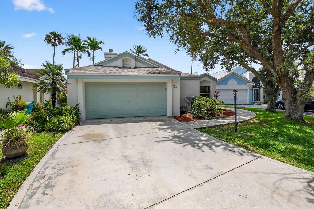 Photo of 21 Swallow Drive, Boynton Beach, FL 33436 (MLS # R11103060)