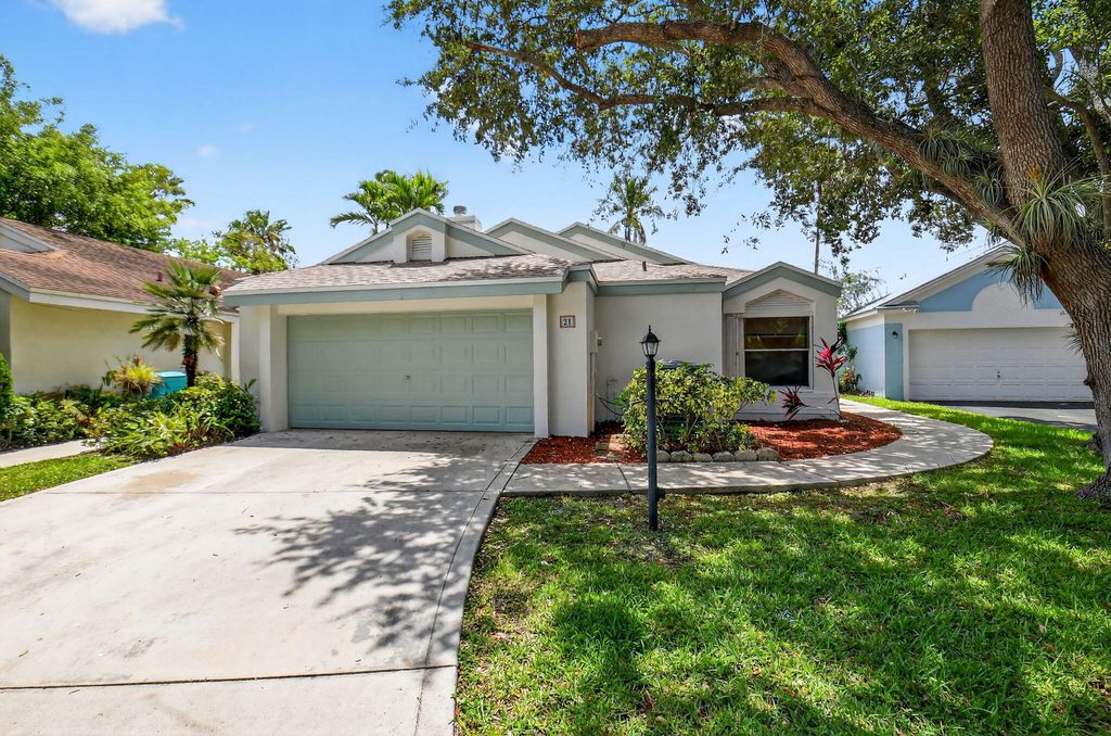 Photo of 21 Swallow Drive, Boynton Beach, FL 33436 (MLS # R11103060)