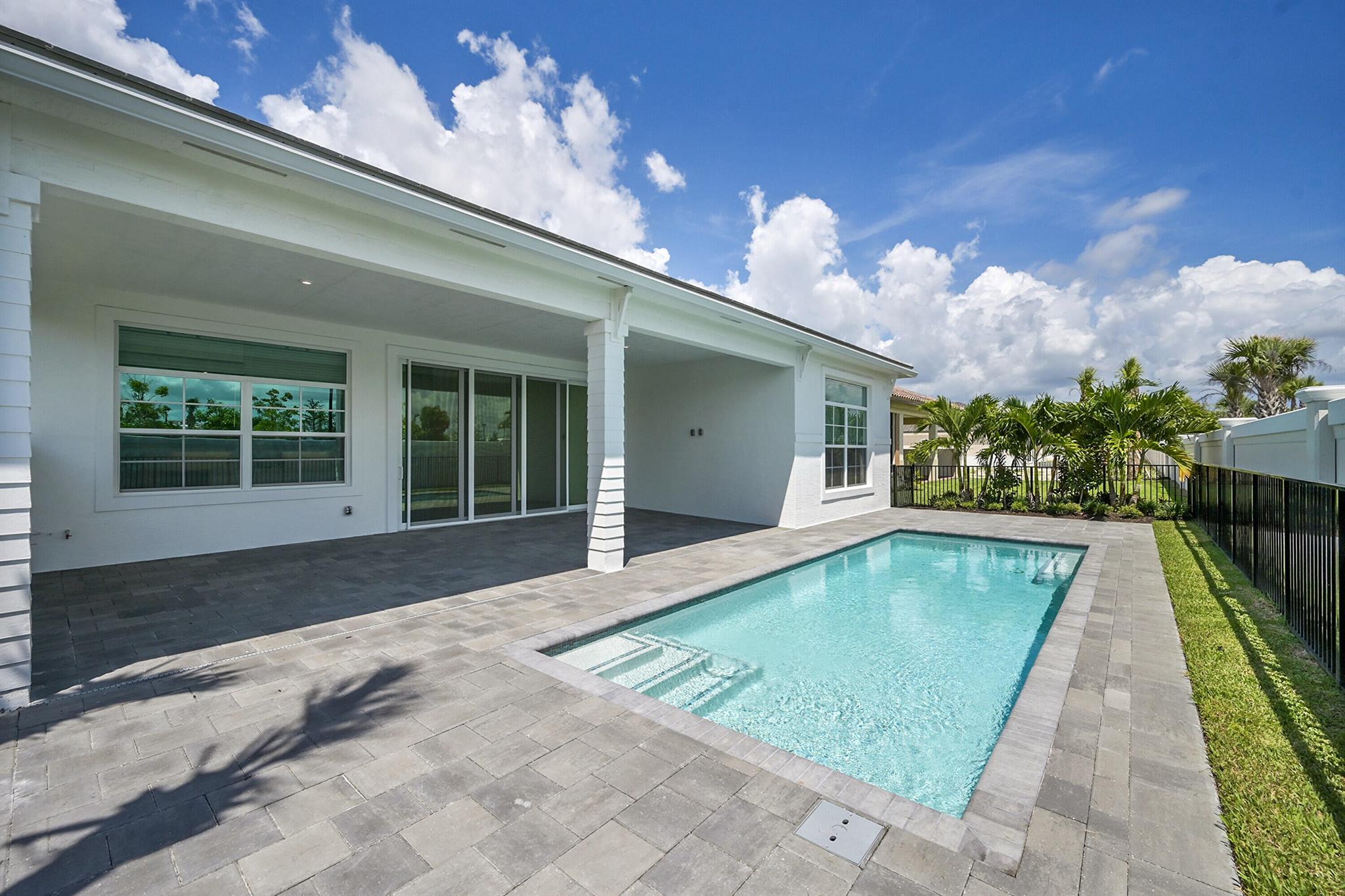 9524 St Germain Drive, Palm Beach Gardens, FL, 33412/$1,399,900 2 9524 St Germain Drive