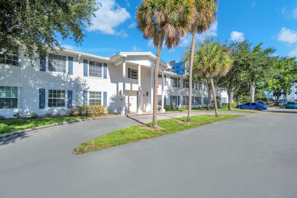 Photo of 6600 NE 22nd Way #2305, Fort Lauderdale, FL 33308 (MLS # B26043432)