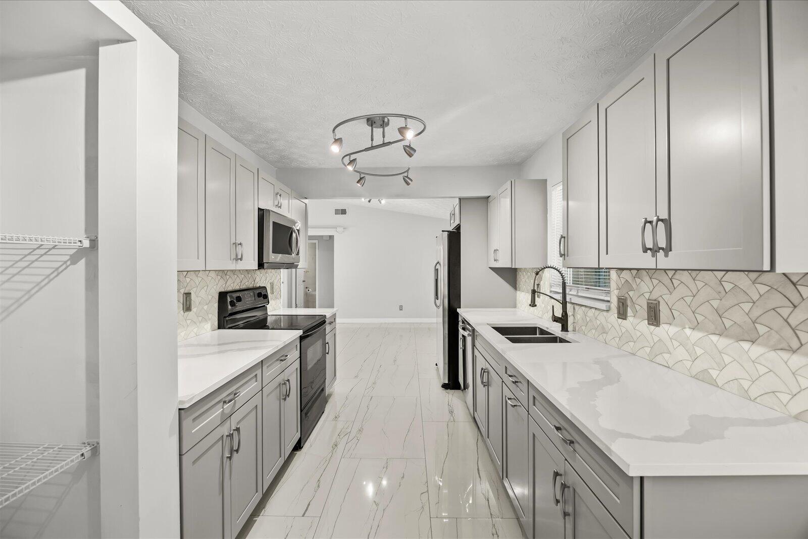 2010 SW Burlington Street