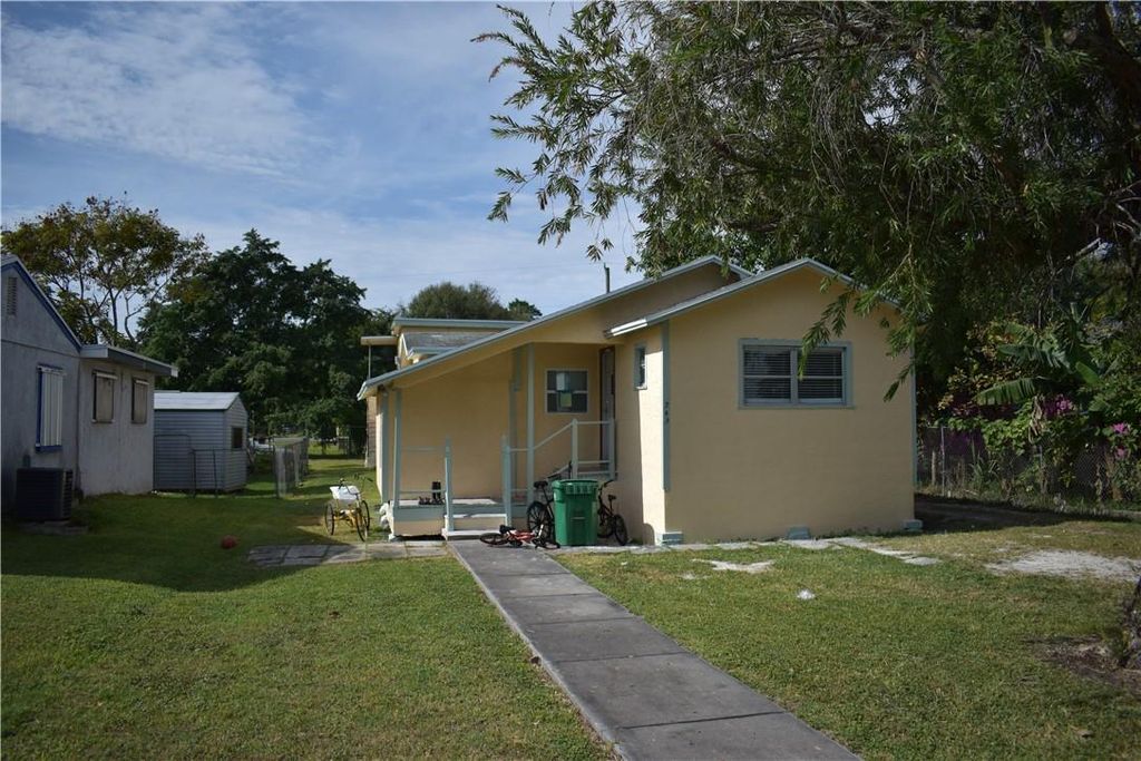 Photo of 349 Cypress Ave, Pahokee, FL 33476 (MLS # F10395751)