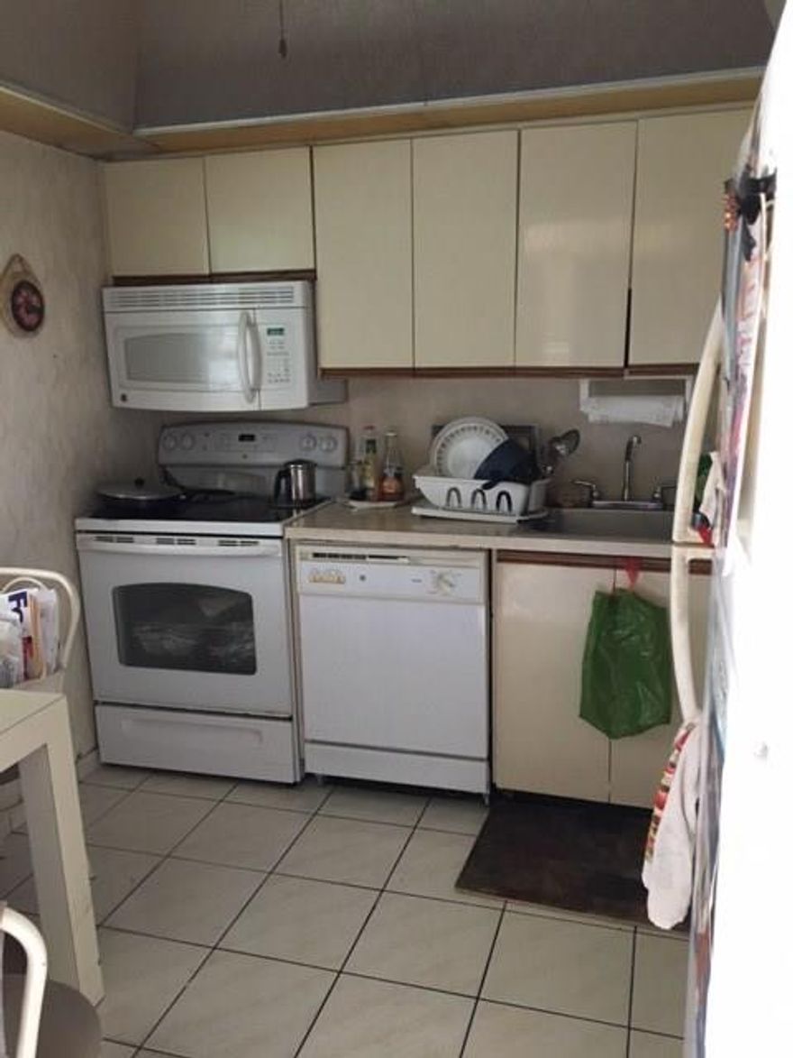 2/2 ON SECOND FLOOR IN 55 PLUS,NEW FLOOR SPACIOUS UNIT WITH ENCLOSED PATIO,CLOSE TO SHOPPING AND HIGHWAYS .MAINTENANCE INCLUDES BASIC CABLE.OWNER VERY MOTIVATED.