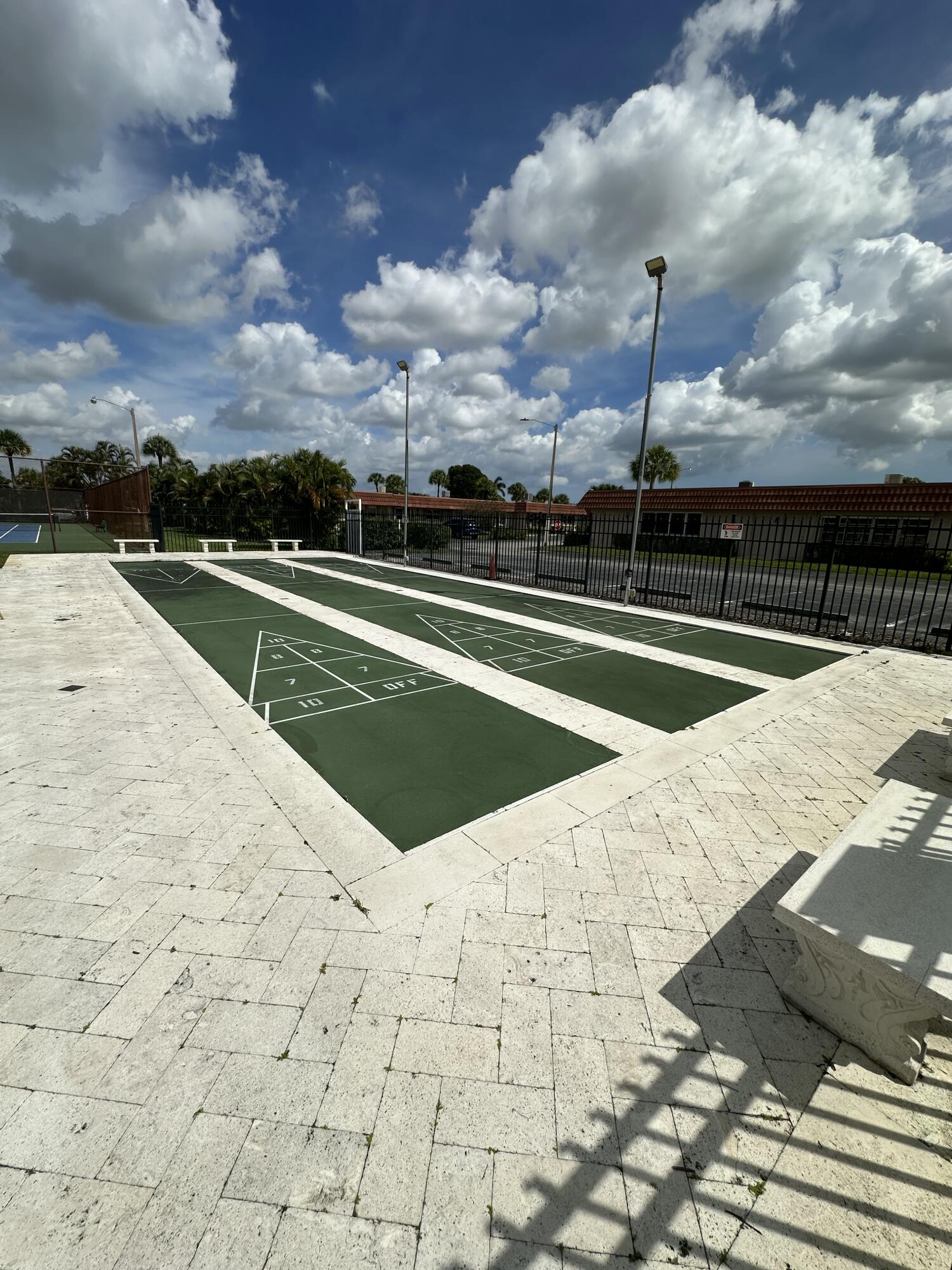 CRESTHAVEN CONDO TOWNHOMES SEC 2 - Residential