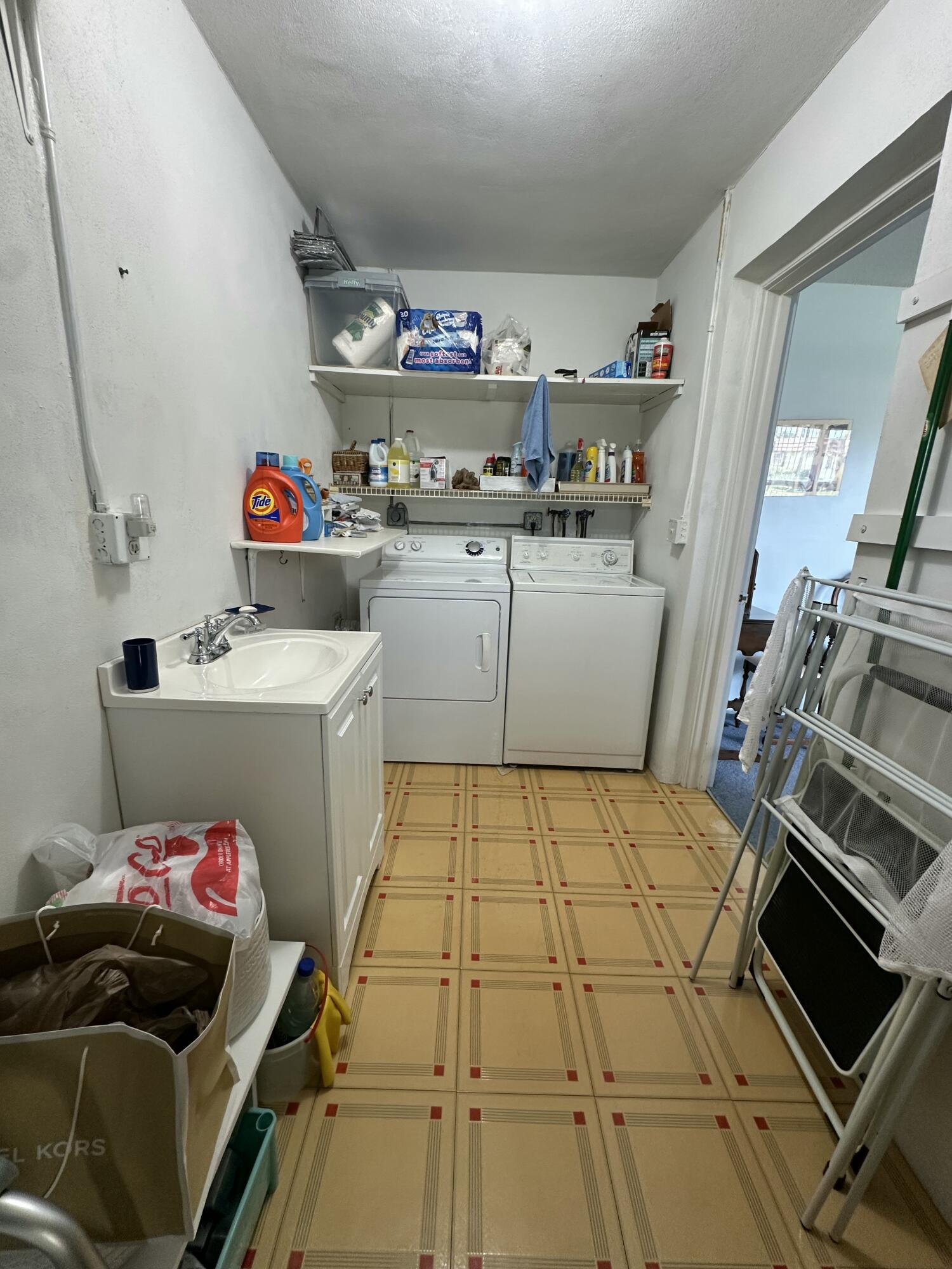 CRESTHAVEN CONDO TOWNHOMES SEC 2 - Residential