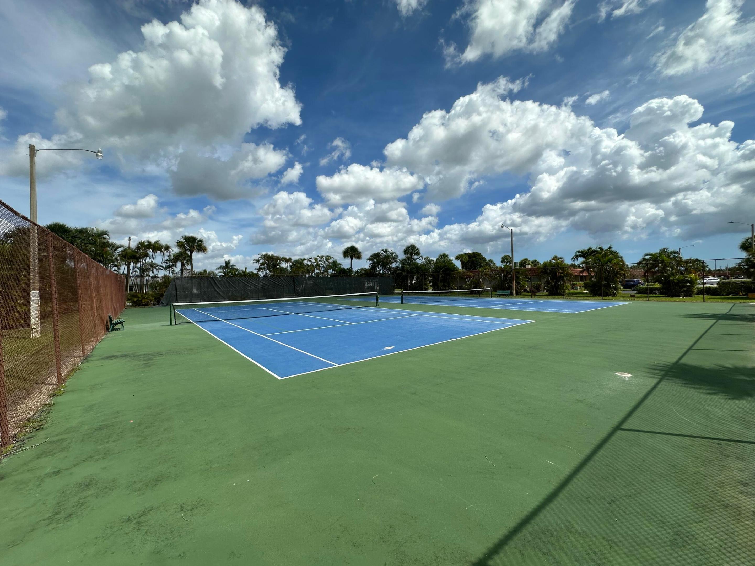 CRESTHAVEN CONDO TOWNHOMES SEC 2 - Residential