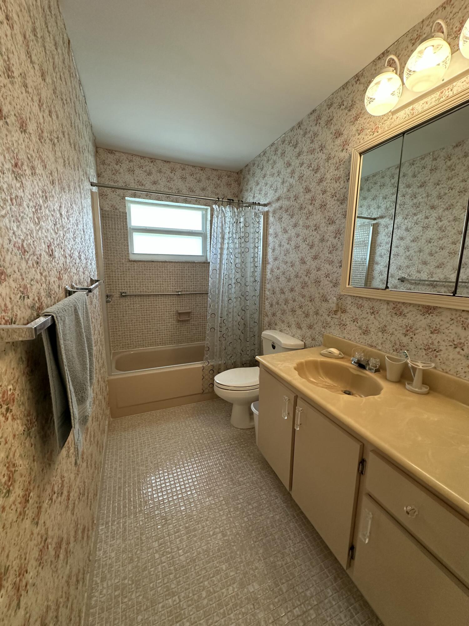 CRESTHAVEN CONDO TOWNHOMES SEC 2 - Residential