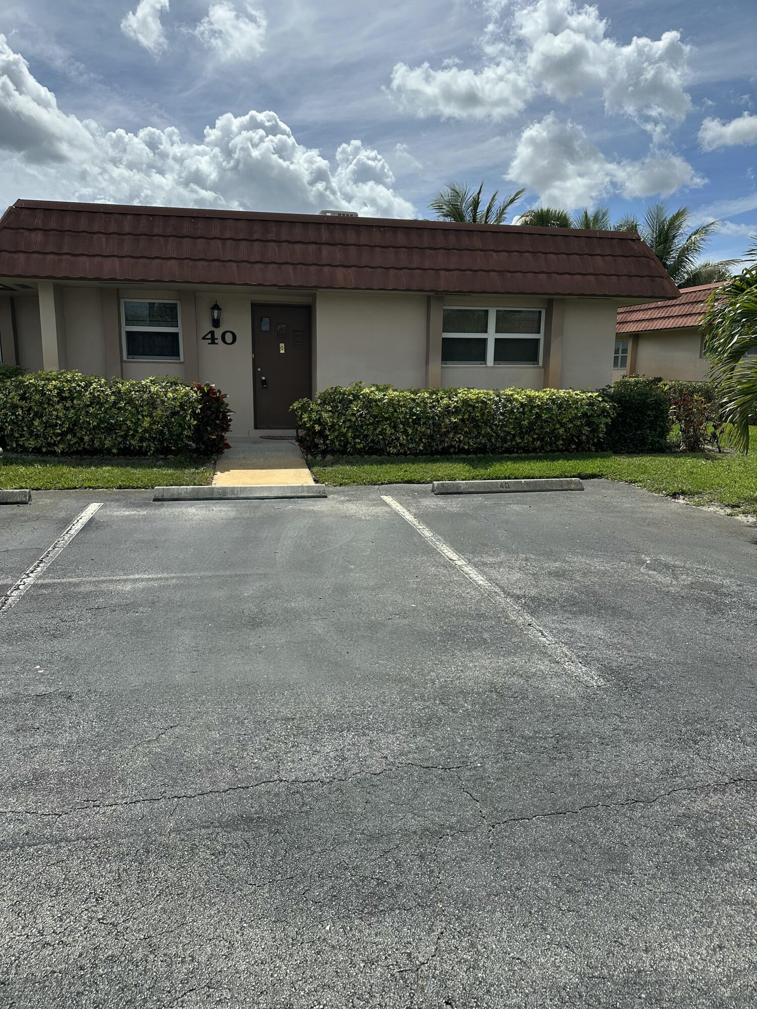 CRESTHAVEN CONDO TOWNHOMES SEC 2 - Residential