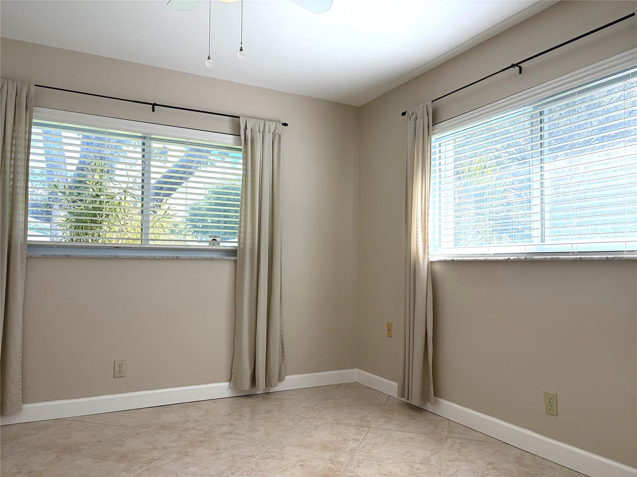 LAUDERDALE WEST - Residential