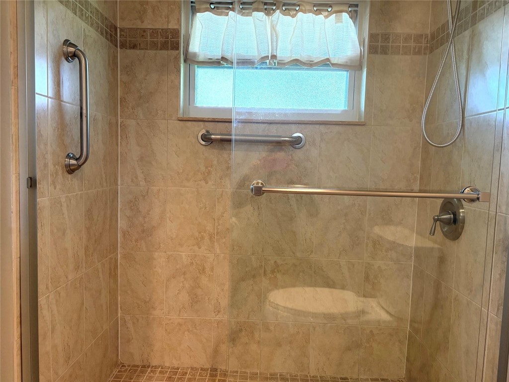 LAUDERDALE WEST - Residential