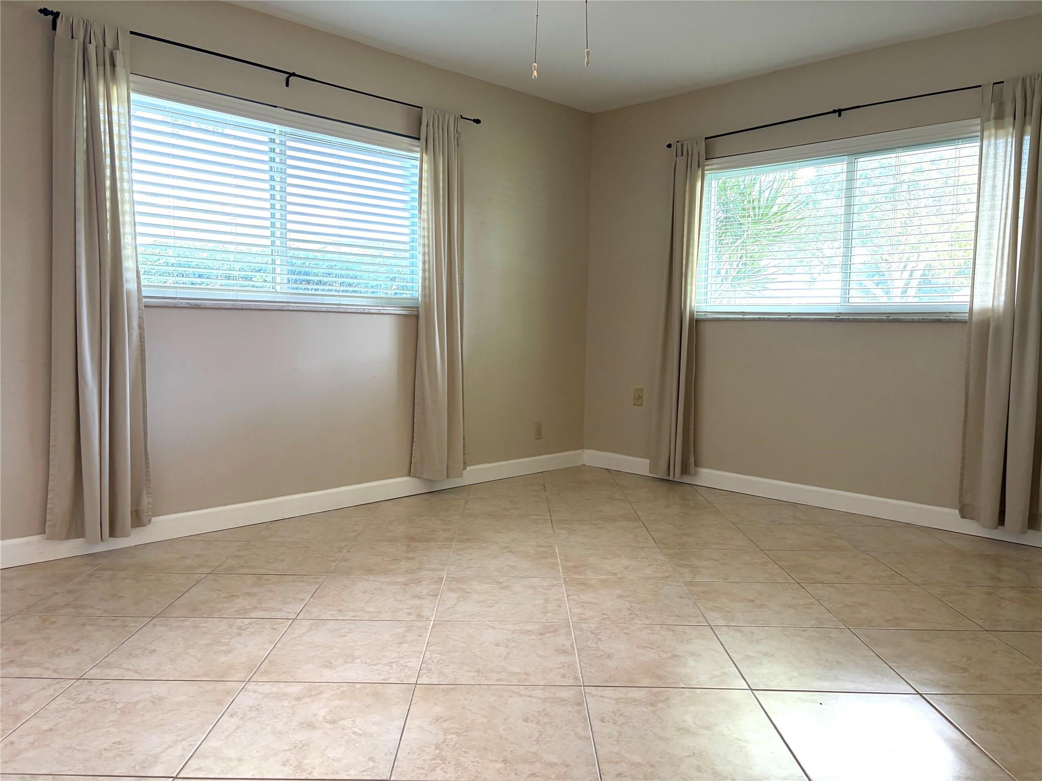 LAUDERDALE WEST - Residential