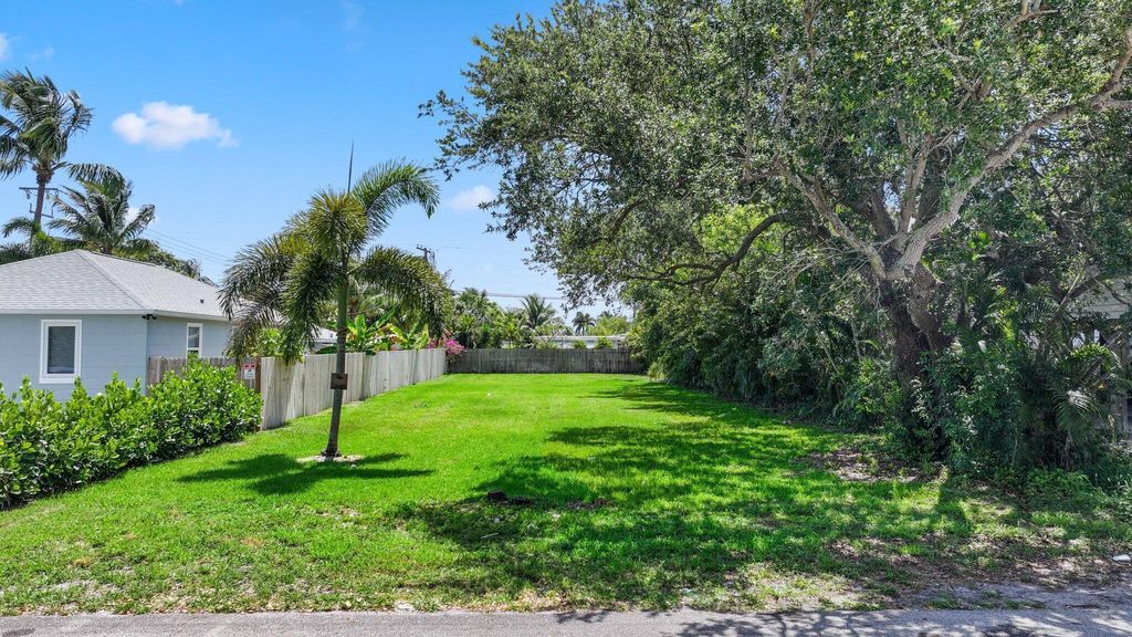 Photo of 614 N 5th Street, Lantana, FL 33462 (MLS # B26020628)