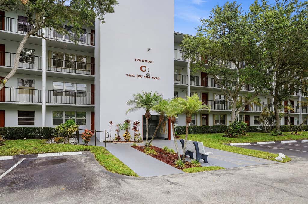 Photo of 1401 SW 134th Way #410c, Pembroke Pines, FL 33027 (MLS # B26039977)