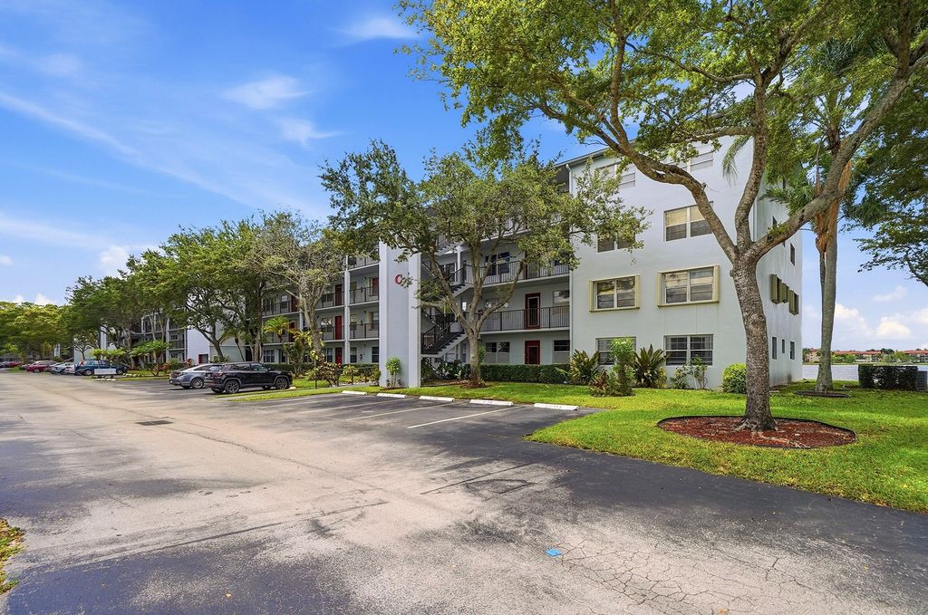 Photo of 1401 SW 134th Way #410c, Pembroke Pines, FL 33027 (MLS # B26039977)