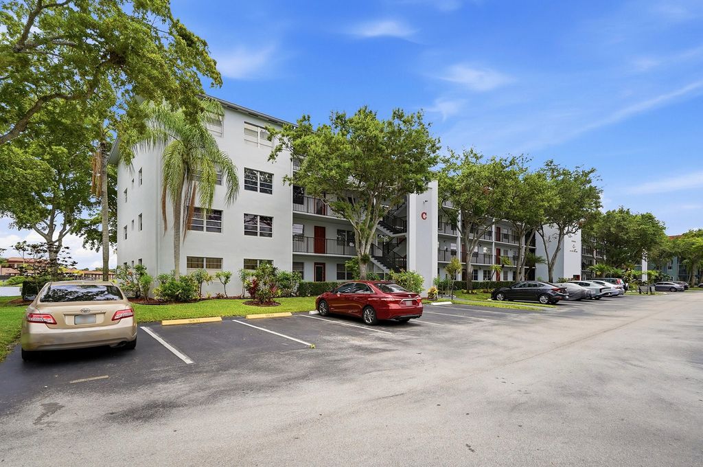 Photo of 1401 SW 134th Way #410c, Pembroke Pines, FL 33027 (MLS # B26039977)