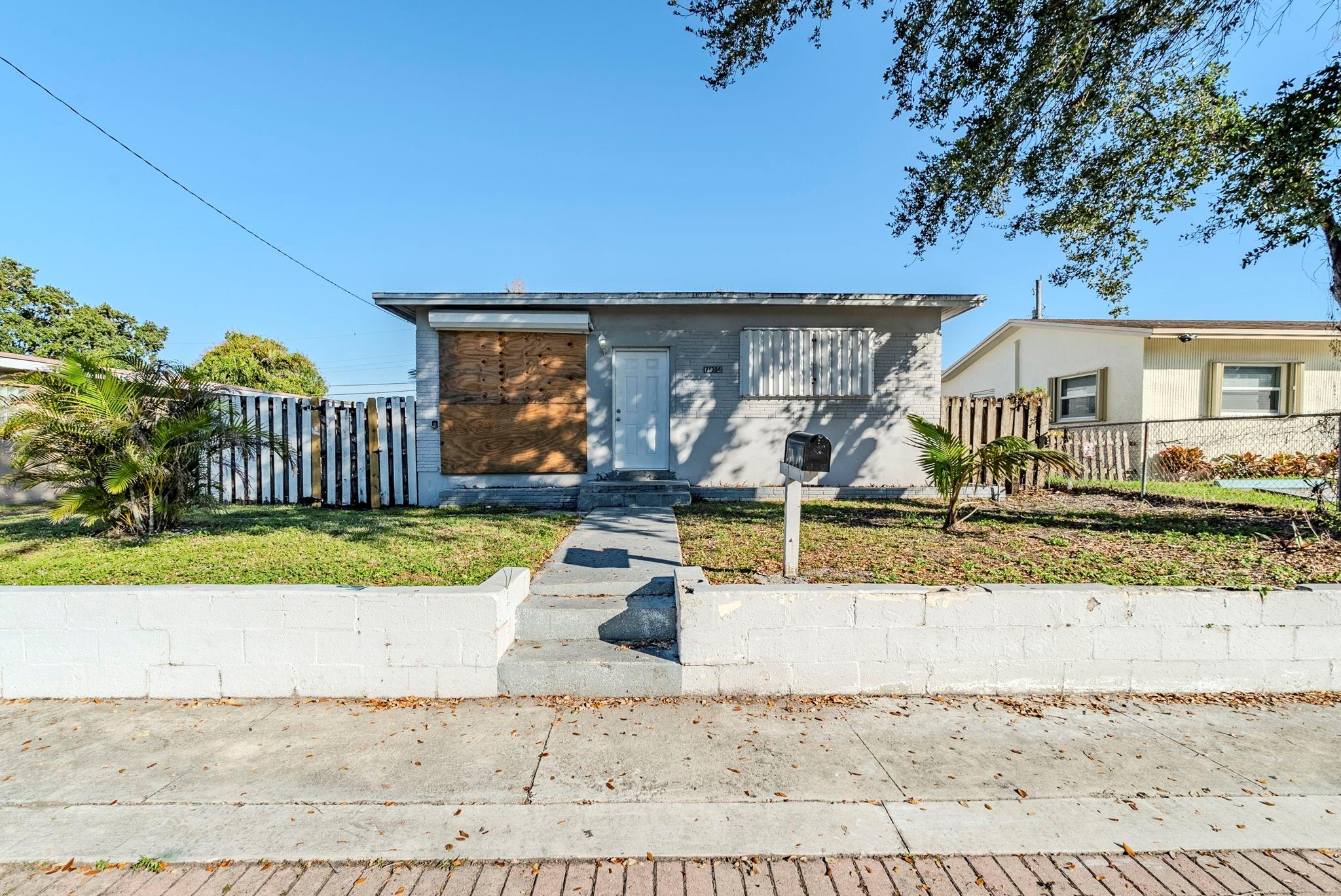 This charming 1-story home features 3 bedrooms and 2 bathrooms, offering comfortable living in a convenient layout. The spacious, fenced backyard provides a private space for outdoor activities, perfect for relaxing or entertaining. A great opportunity for a cozy home! Don't miss out, schedule your showing today!