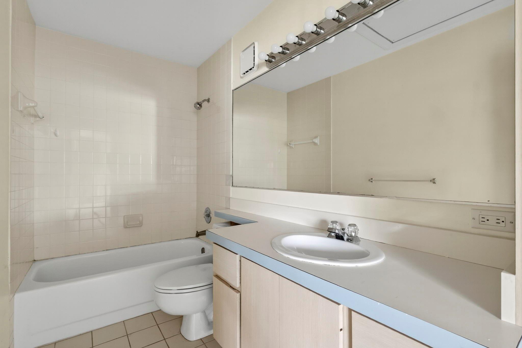 STAMFORD AT THE VILLAGES - Residential Lease