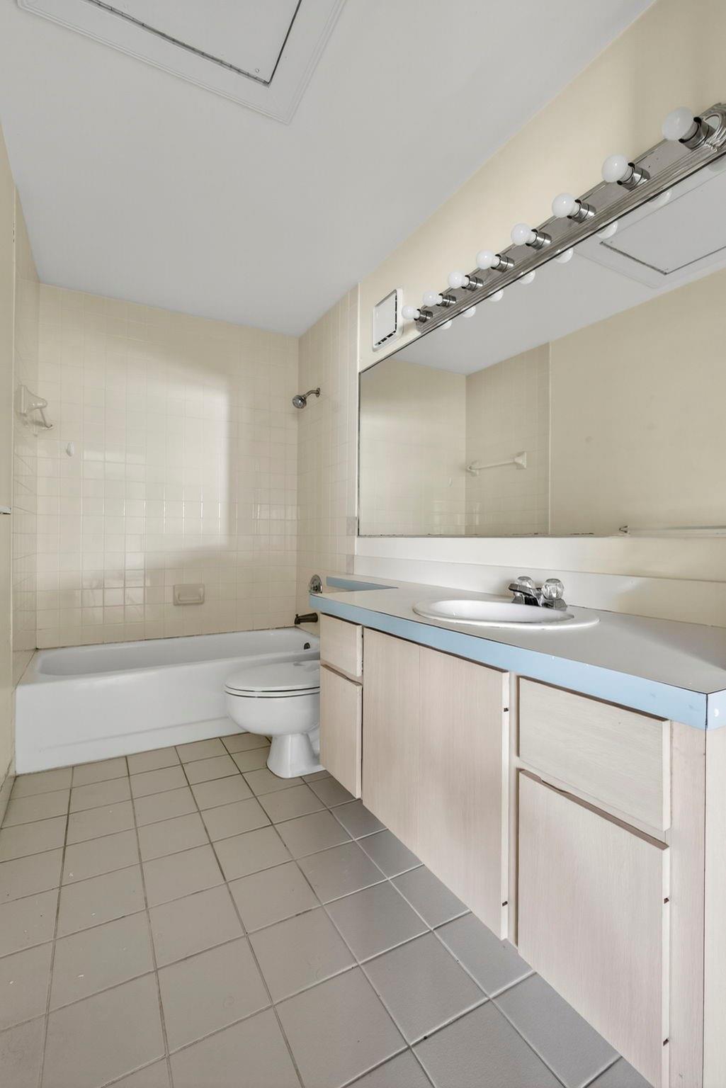 STAMFORD AT THE VILLAGES - Residential Lease