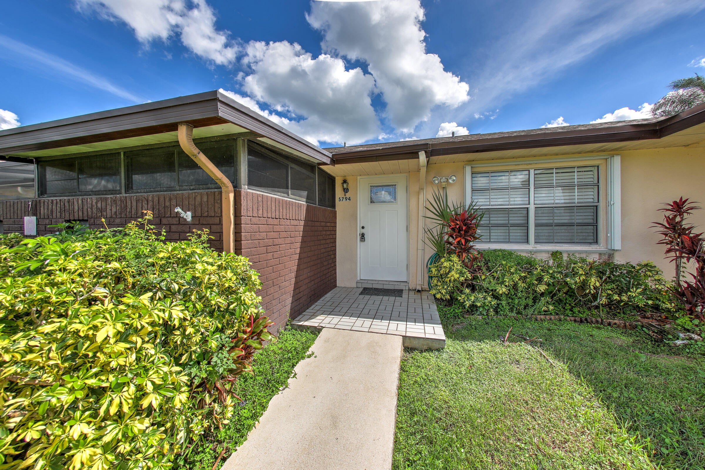 5794 Moss Court 7E