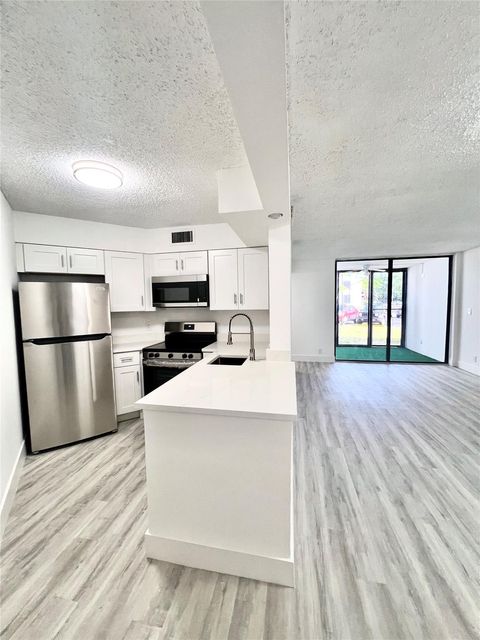 214 Lake Pointe Dr 103 Oakland Park FL 33309