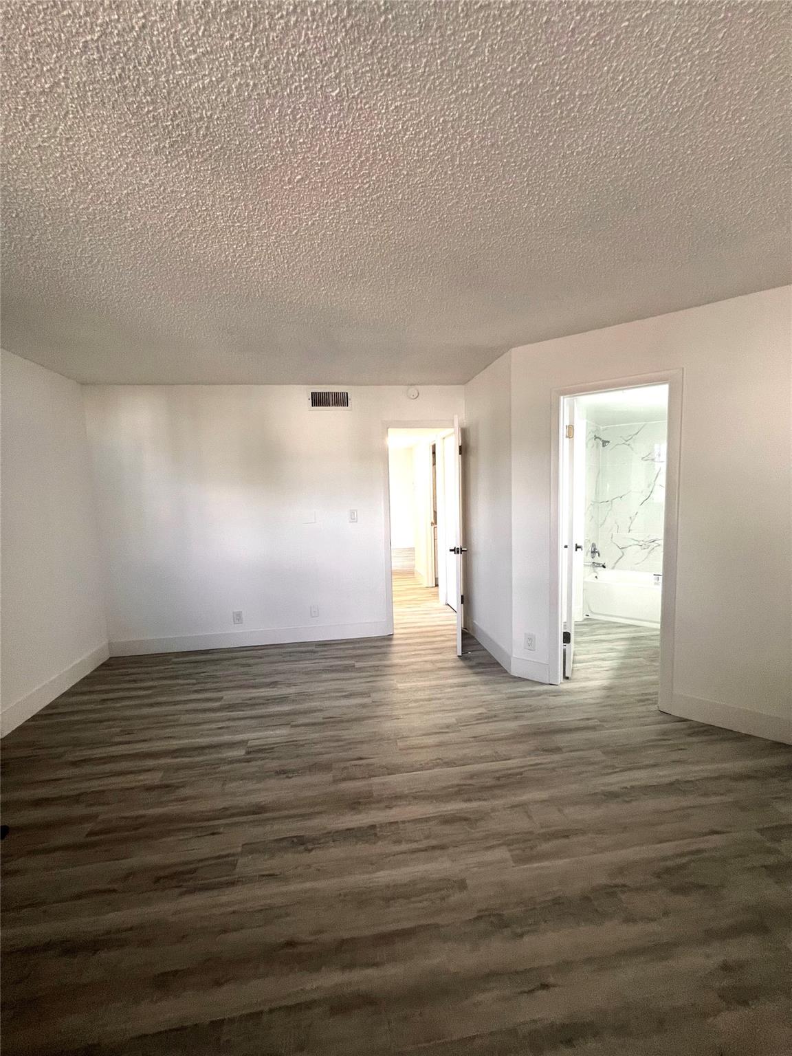 214 Lake Pointe Dr 103