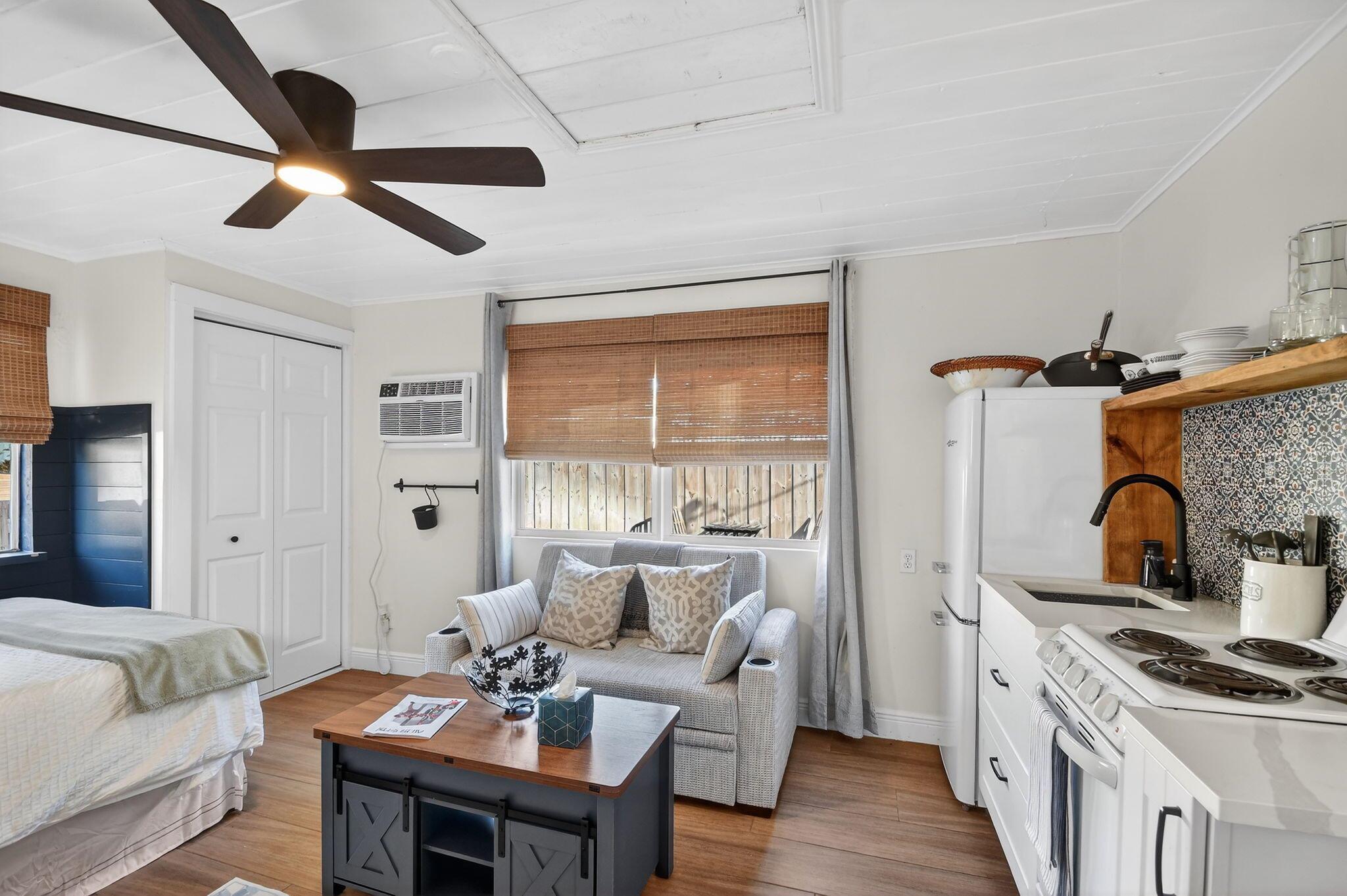 LAKE WORTH TOWN OF - Residential Lease