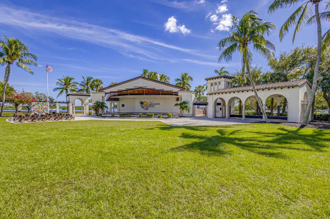 LAKE WORTH TOWN OF - Residential Lease