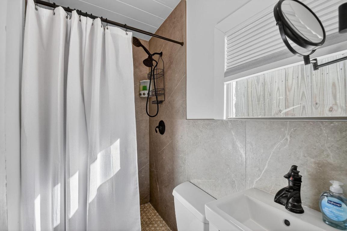 LAKE WORTH TOWN OF - Residential Lease