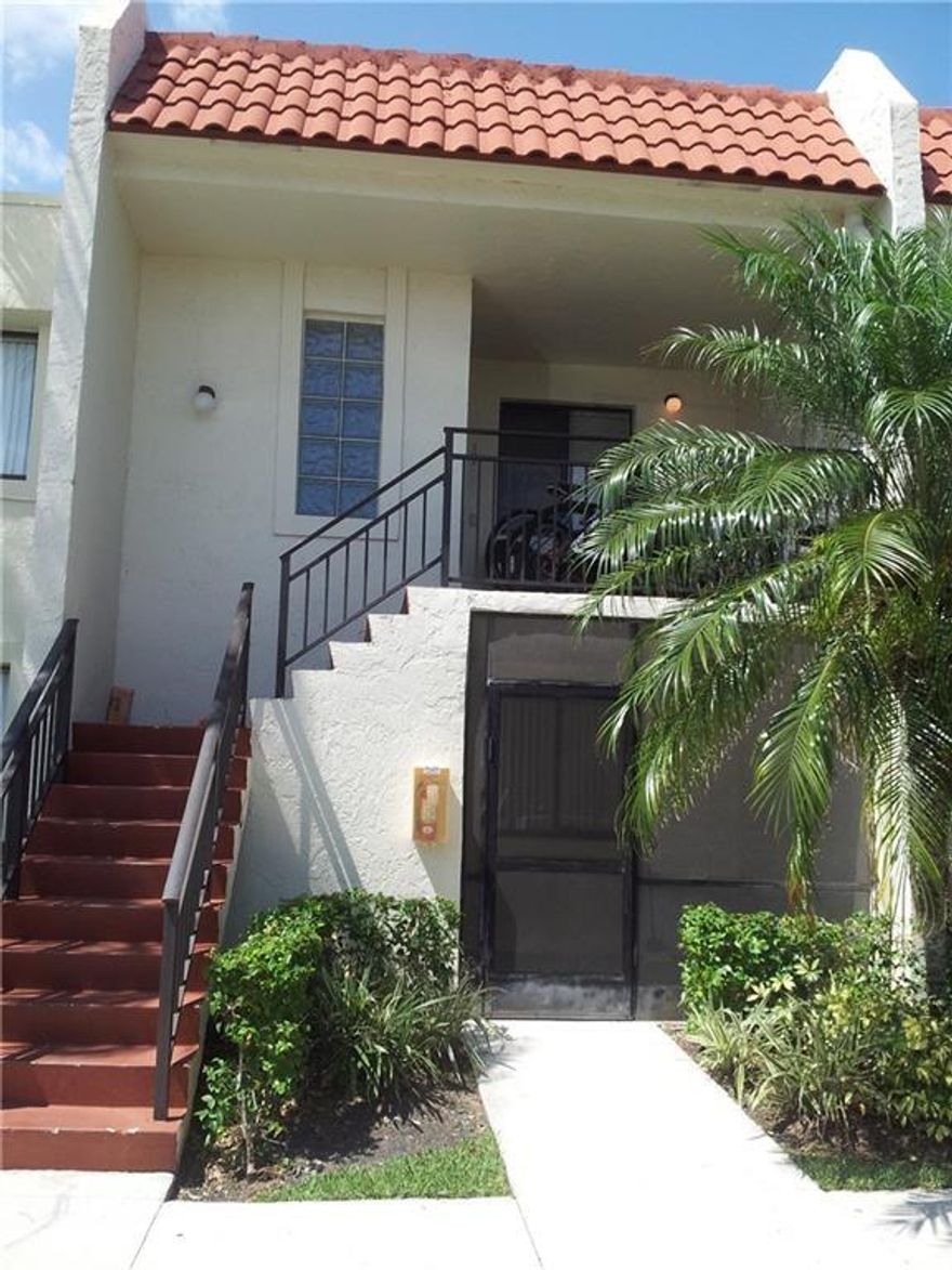BEAUTIFUL 2/2 UNIT. REMODELED KITCHEN AND BATHROOMS. STAINLESS STEEL APPLIANCES. WASHER AND DRYER INSIDE THE UNIT, TILE THROUGHOUT THE UNIT, SCREENED BACK PATIO, DOUBLE STORAGE 1 IN FRONT 1 IN BACK, ENJOY ALL THE AMENITIES.