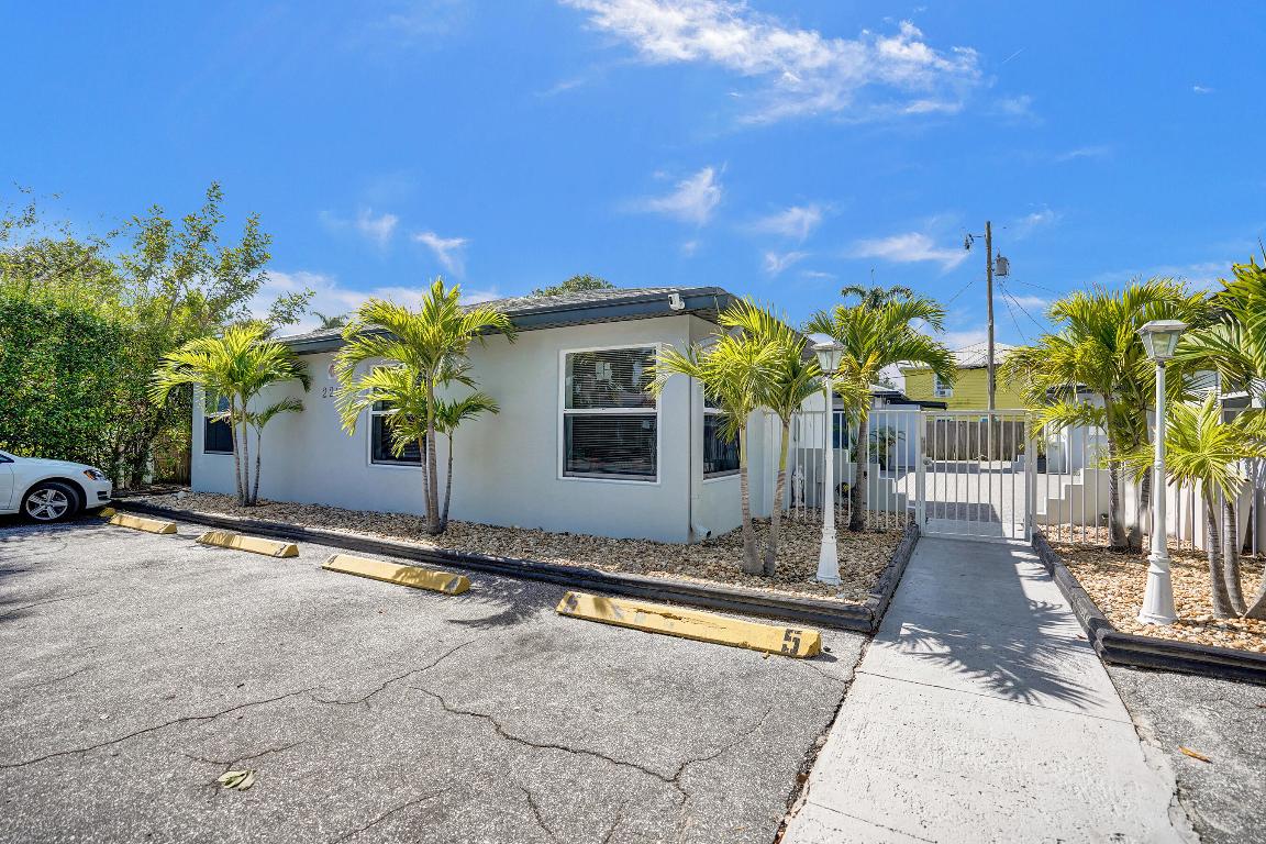 220 Walton Boulevard