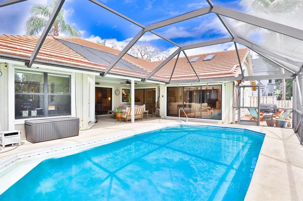 Photo of 5008 Whispering Holw, Palm Beach Gardens, FL 33418 (MLS # R10881227)