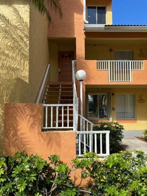 1068 Coral Club Dr 1068 Coral Springs FL 33071