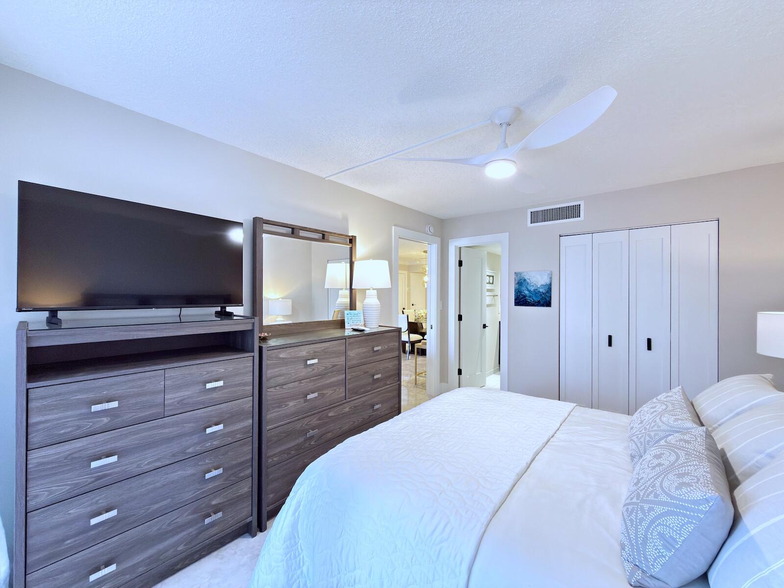 BARCLAY CONDO - Residential