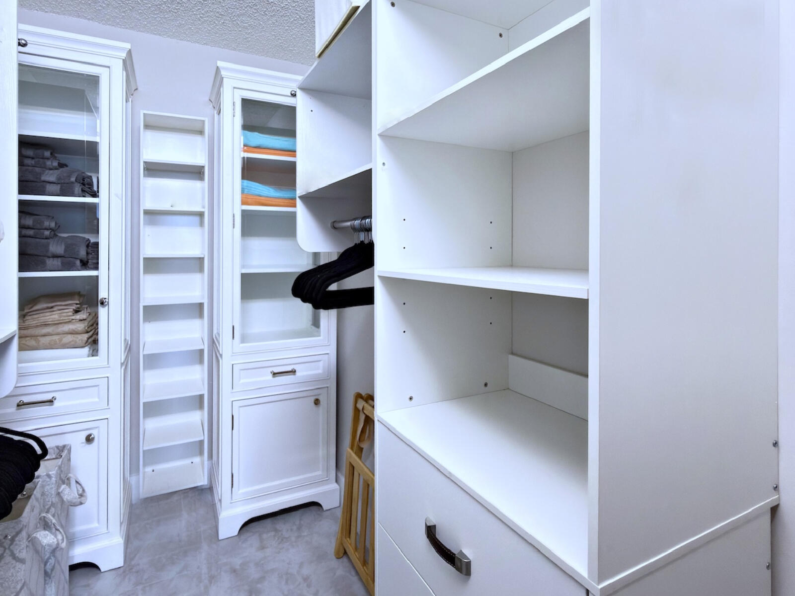 BARCLAY CONDO - Residential