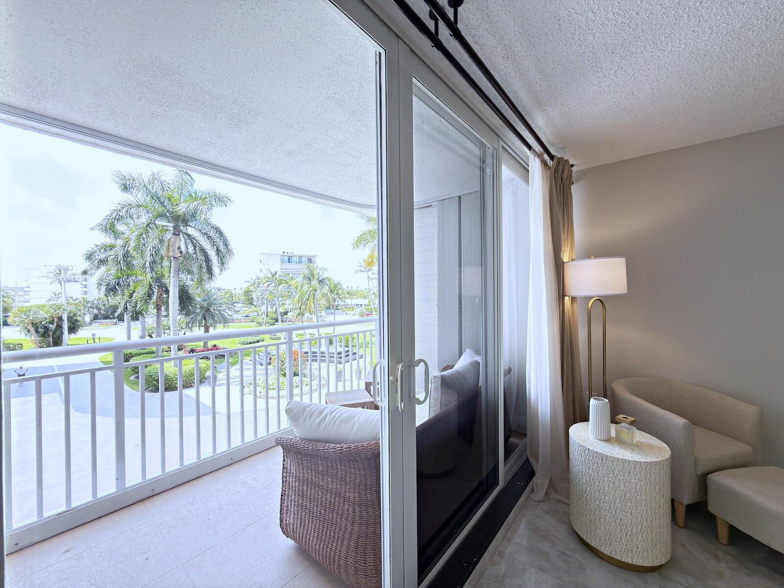 BARCLAY CONDO - Residential