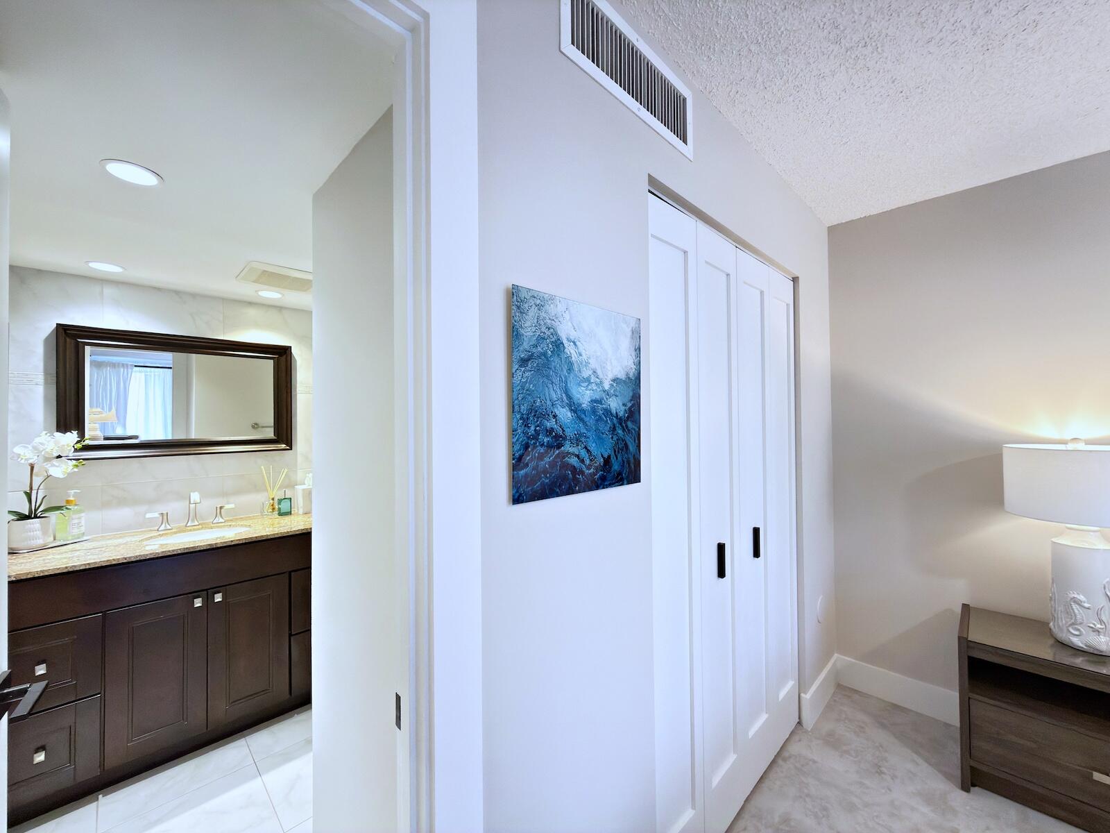 BARCLAY CONDO - Residential