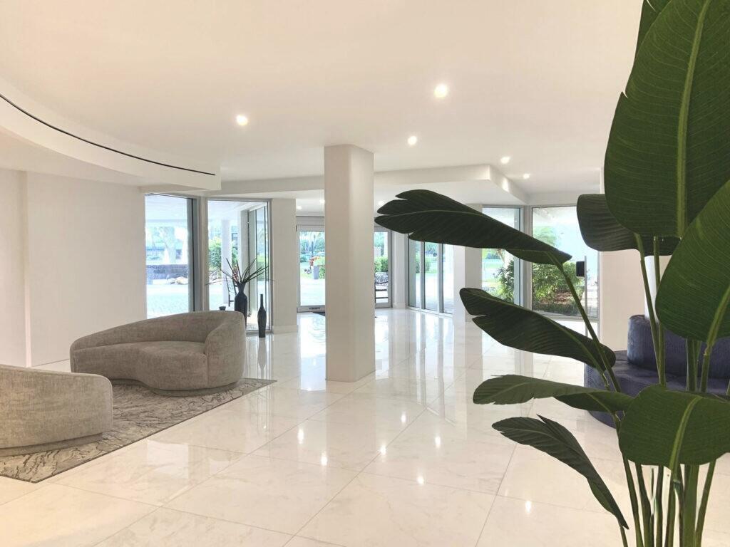 BARCLAY CONDO - Residential