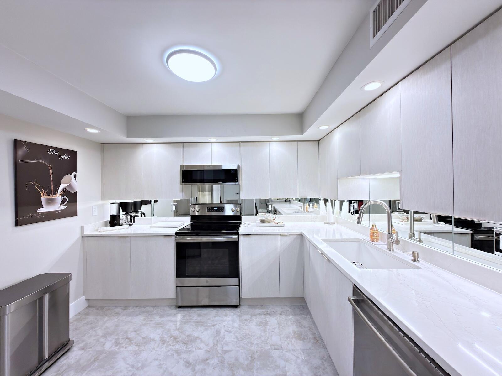 BARCLAY CONDO - Residential