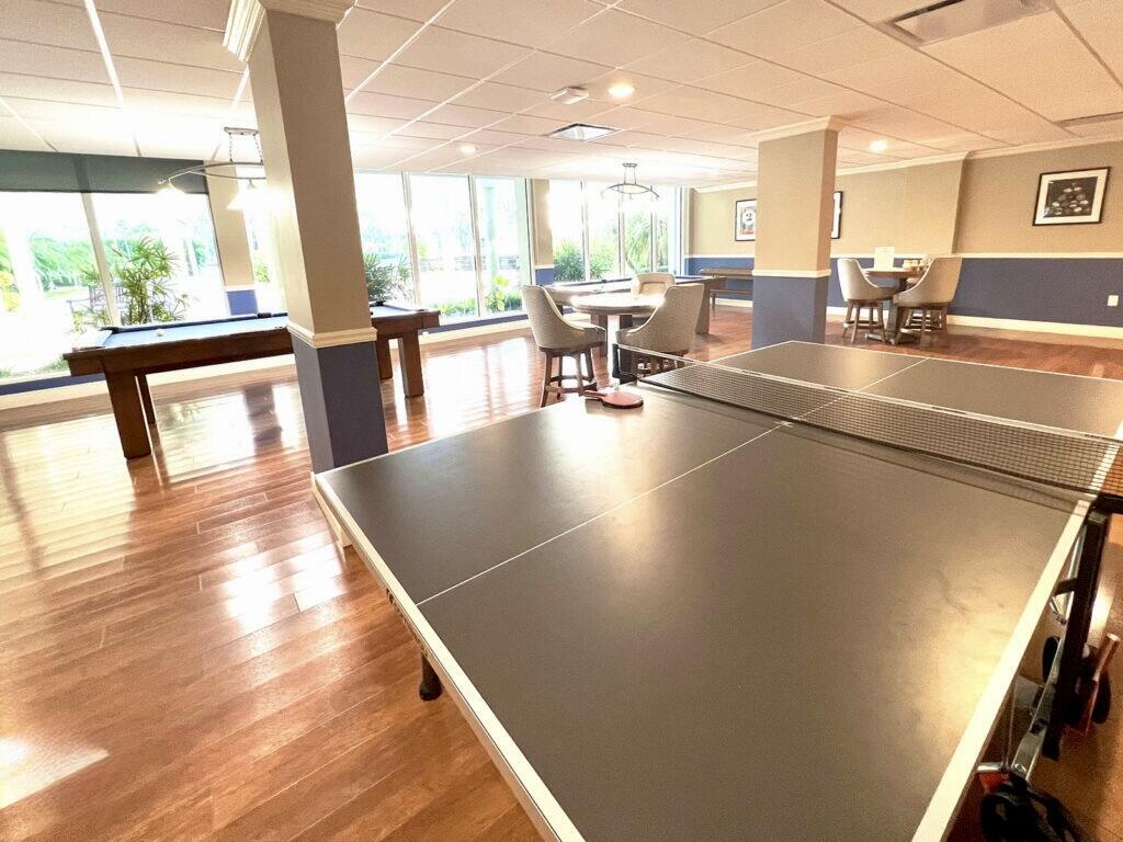 BARCLAY CONDO - Residential