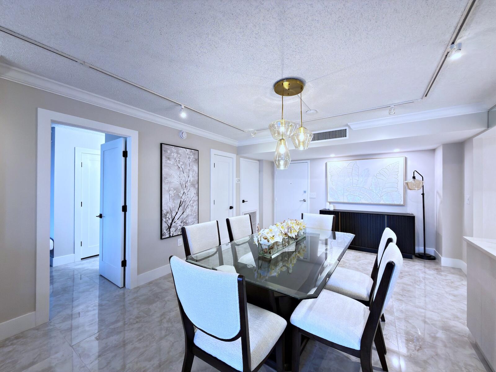 BARCLAY CONDO - Residential