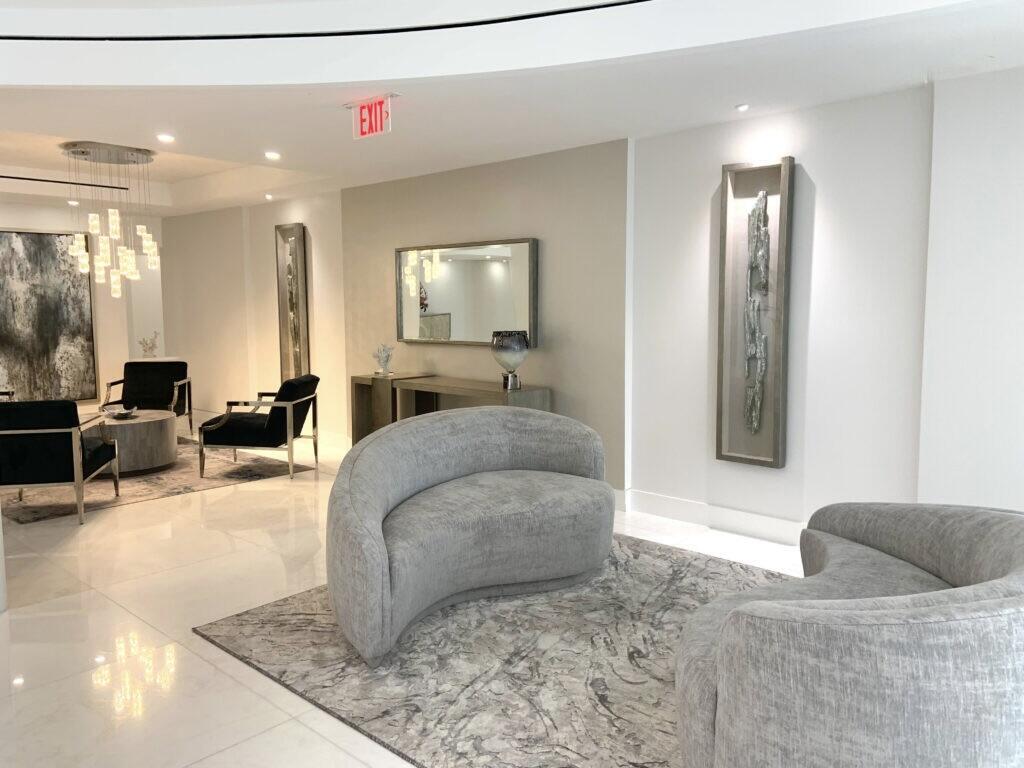 BARCLAY CONDO - Residential