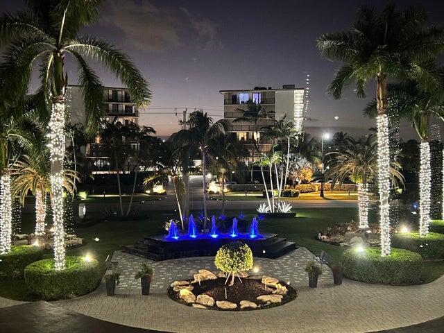 BARCLAY CONDO - Residential