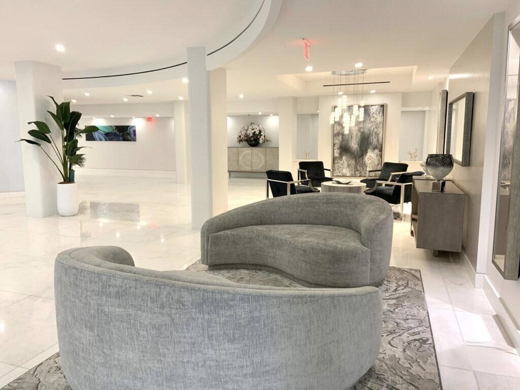 BARCLAY CONDO - Residential