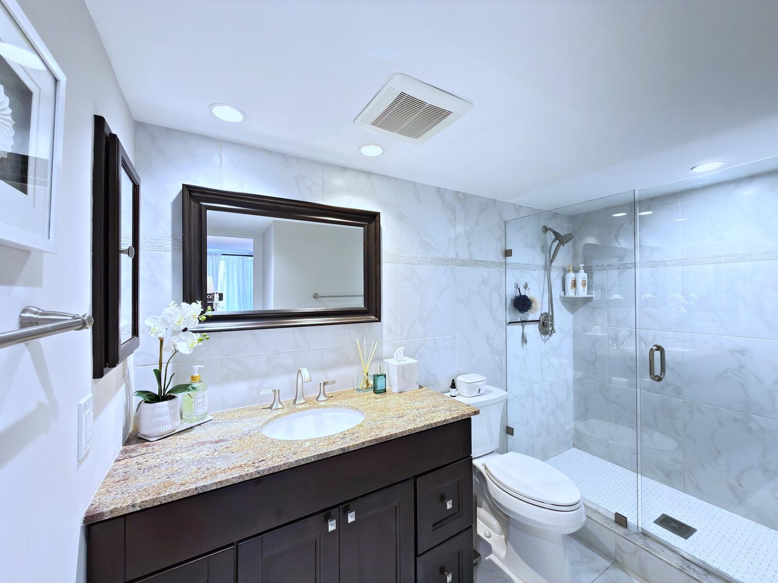 BARCLAY CONDO - Residential