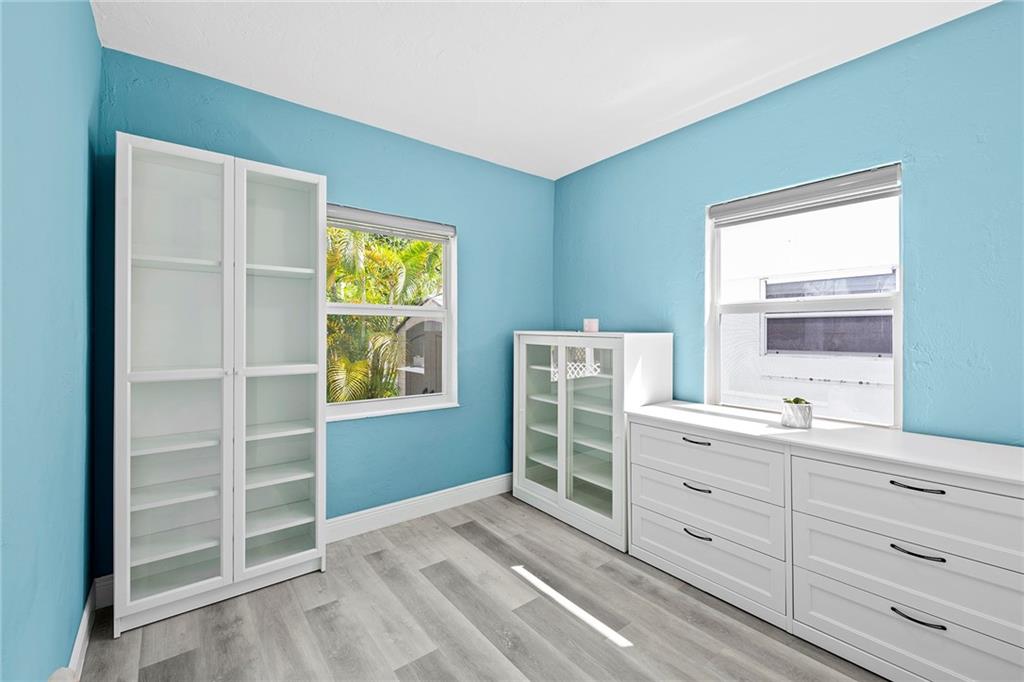 HOLLYWOOD PARK - Residential