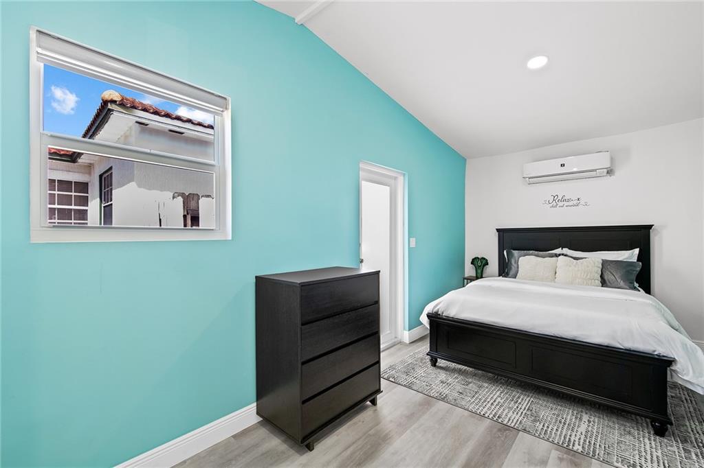 HOLLYWOOD PARK - Residential